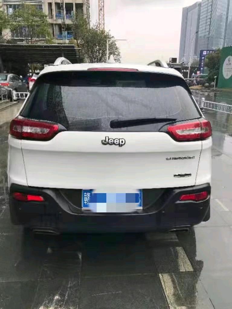 吉安16年Jeep自由光8