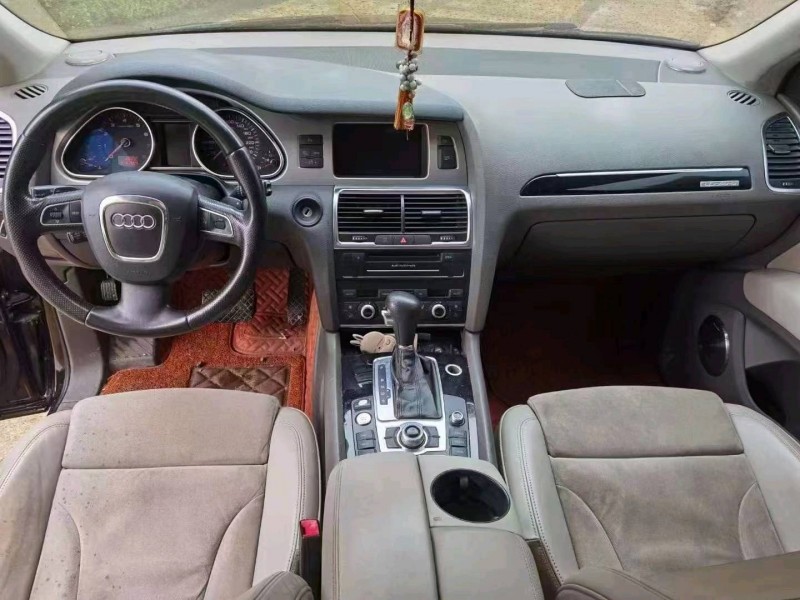 北京10年奥迪Q75