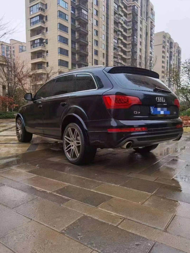北京10年奥迪Q78