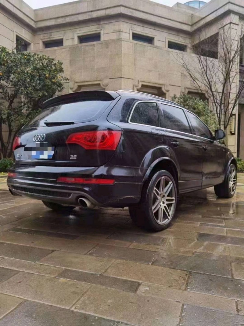 北京10年奥迪Q79