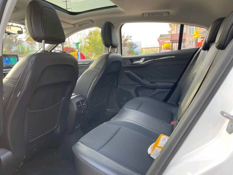 青岛21年福特福克斯5