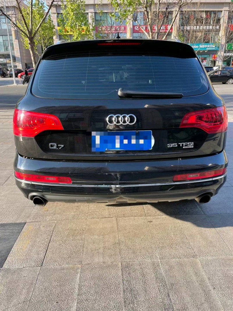 天津13年奧迪Q78