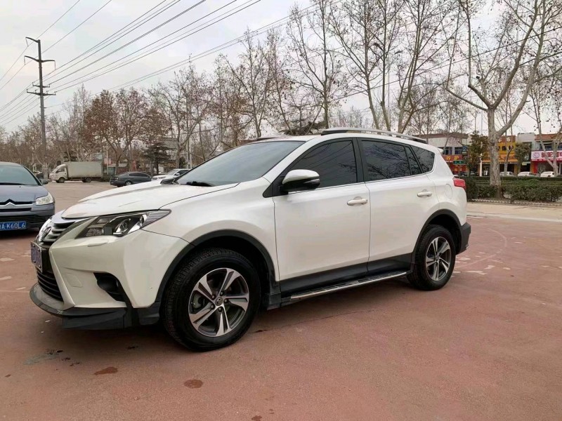 青岛16年丰田RAV4荣放1