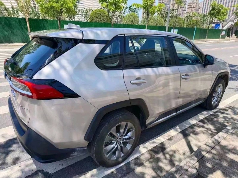 北京22年丰田威兰达8