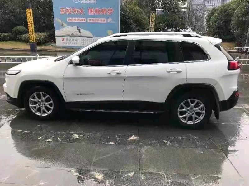 景德鎮16年Jeep自由光5