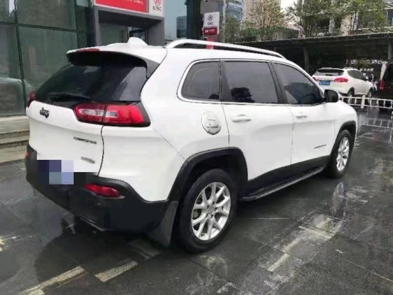 景德鎮16年Jeep自由光7