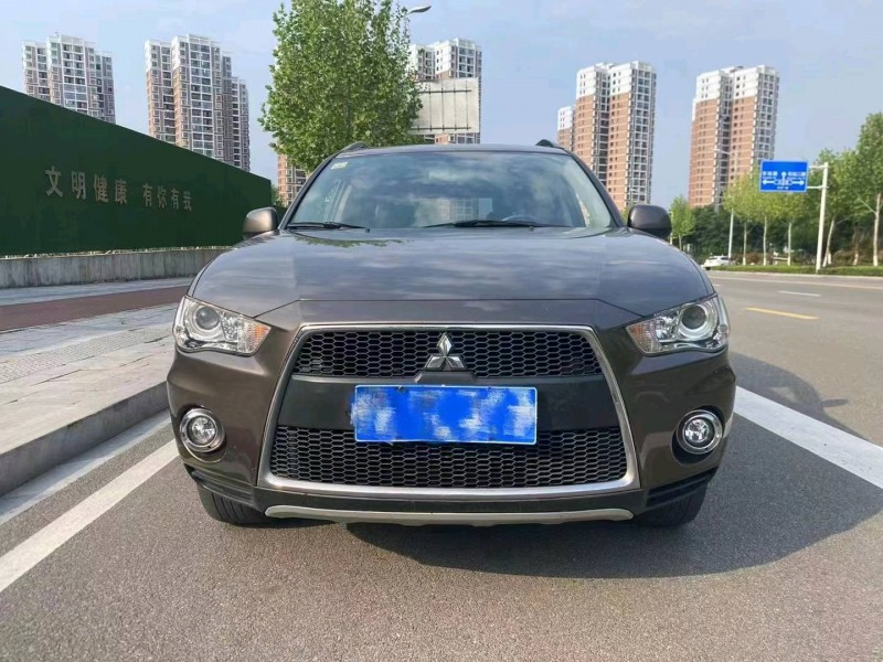 北京12年三菱欧蓝德7