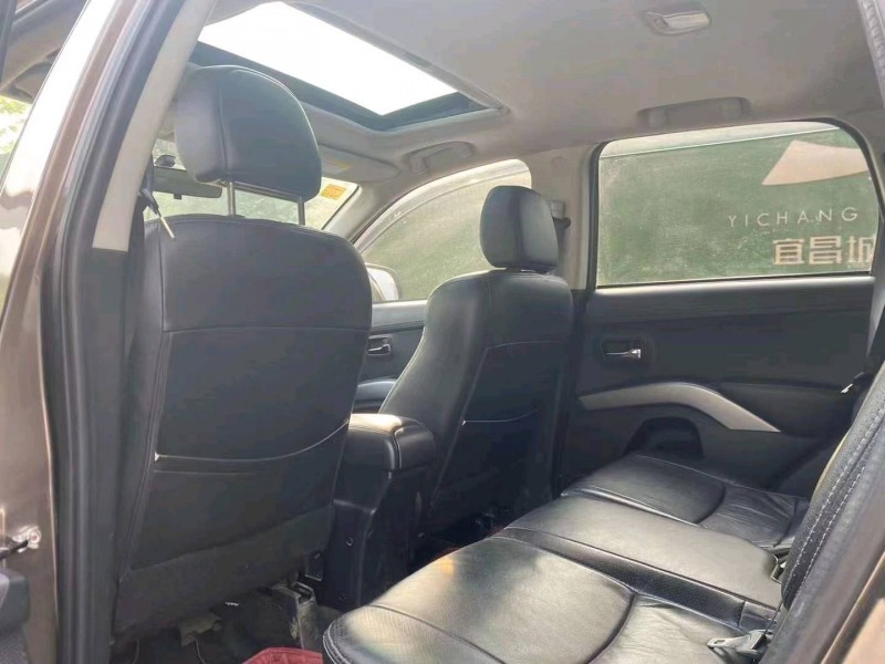 北京12年三菱欧蓝德5