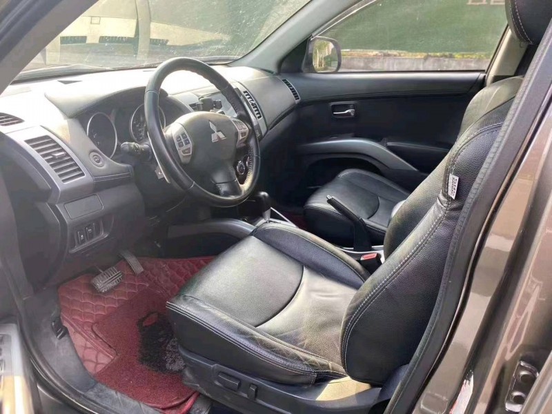 北京12年三菱欧蓝德8