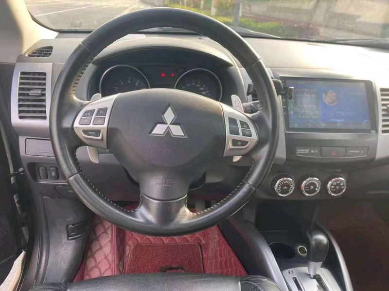 北京12年三菱欧蓝德2