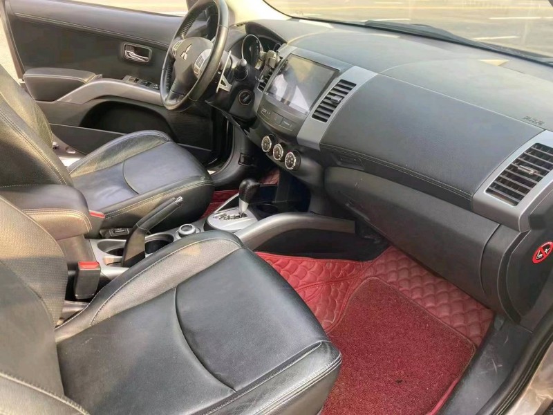 北京12年三菱欧蓝德1