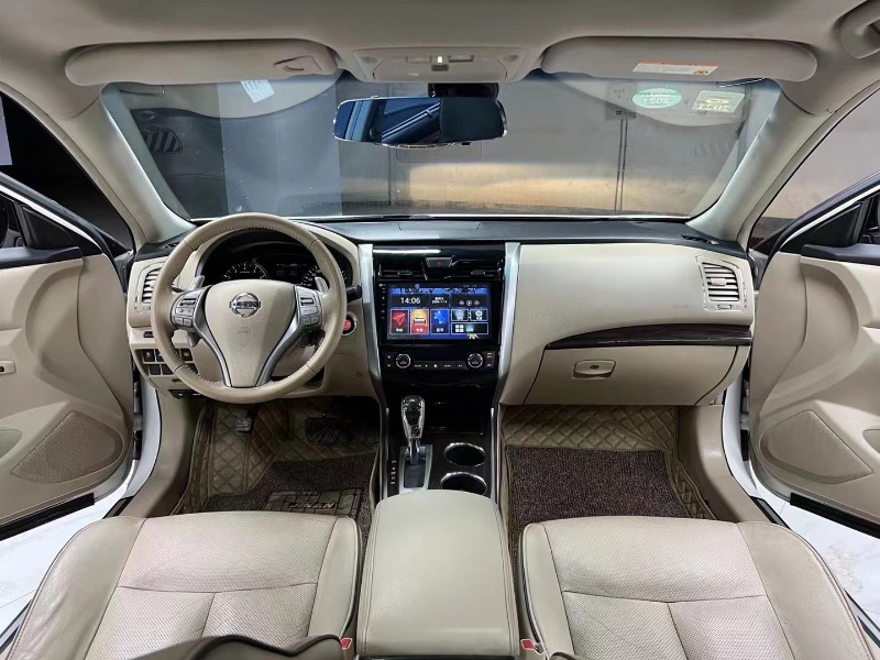 成都15年日產天籟4