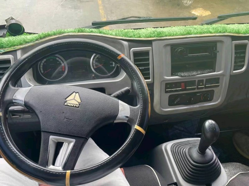 廣州15年卡車系列重汽豪沃7