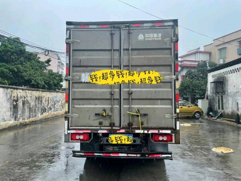 廣州15年卡車系列重汽豪沃5
