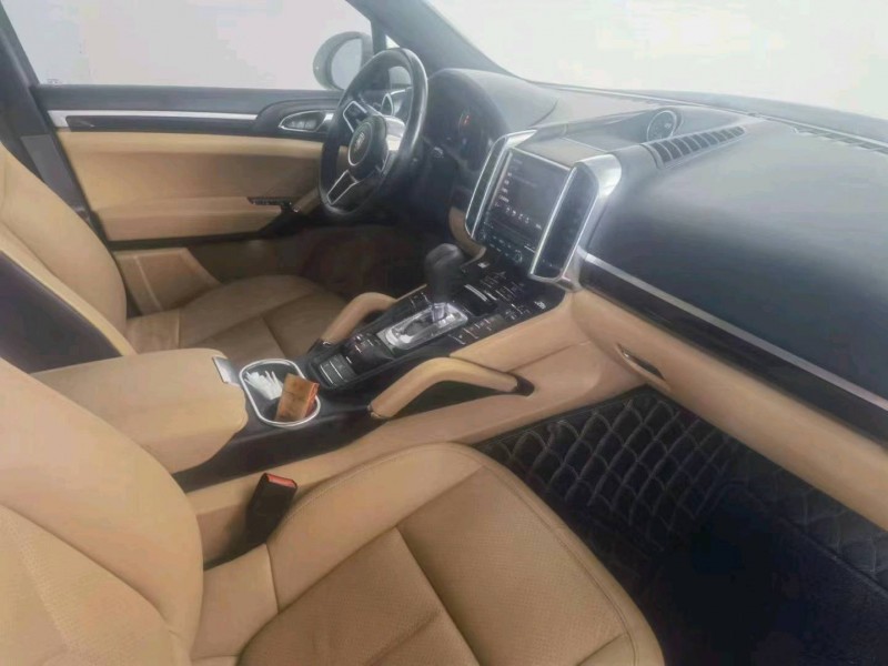 北京18年保时捷卡宴3