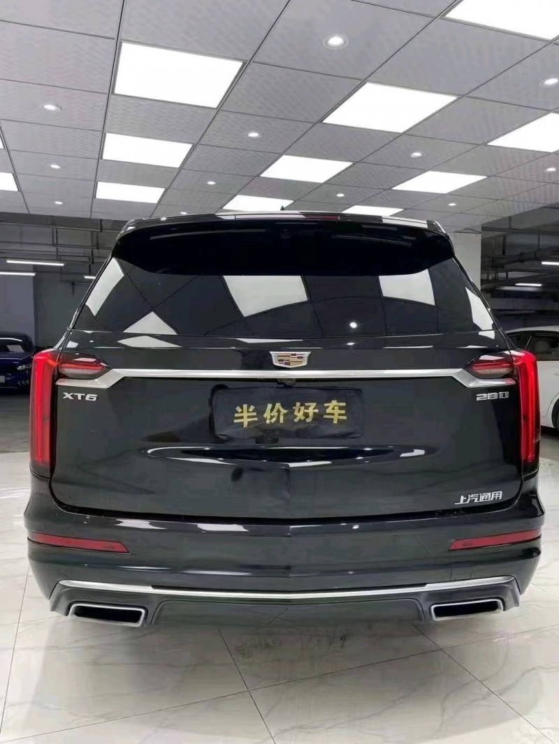 成都20年凱迪拉克XT66