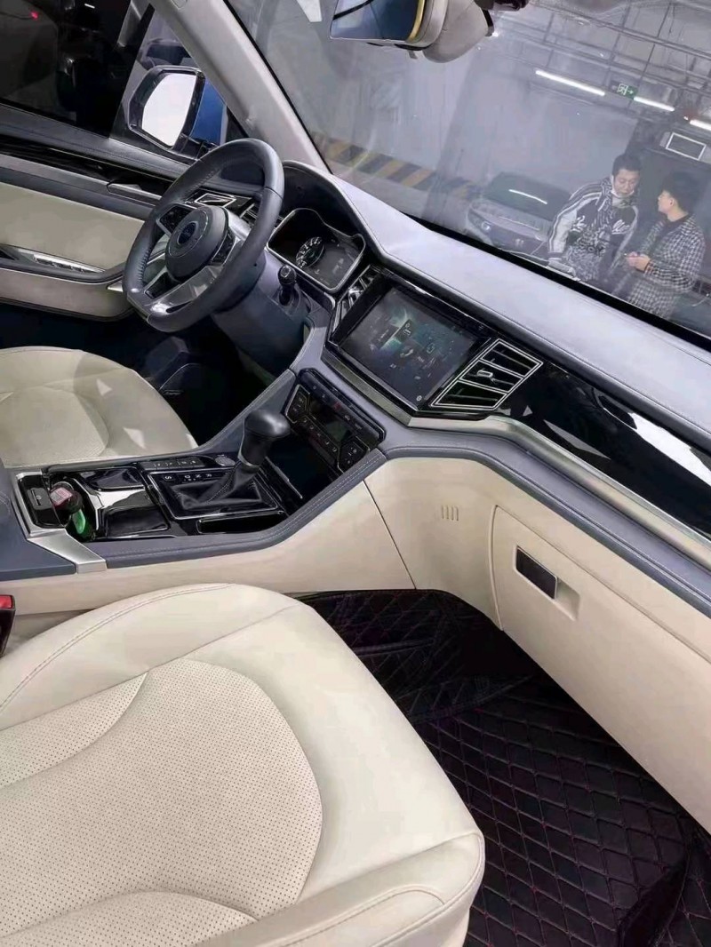 成都20年众泰大迈X78