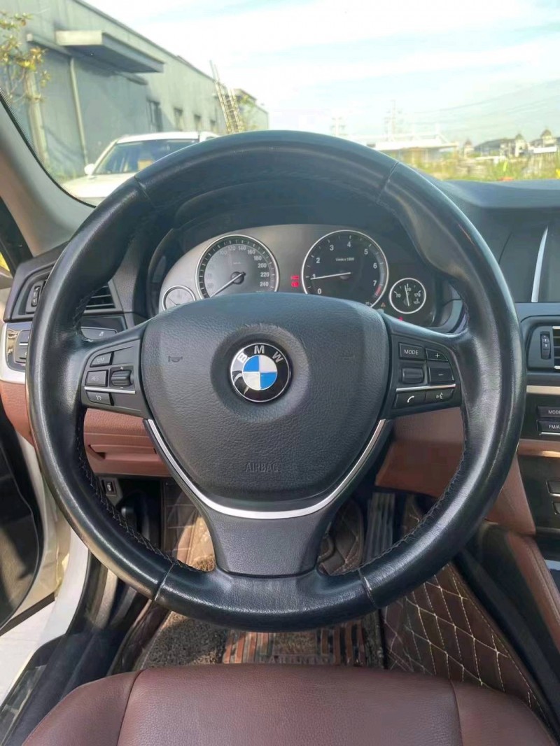 北京16年宝马5系3