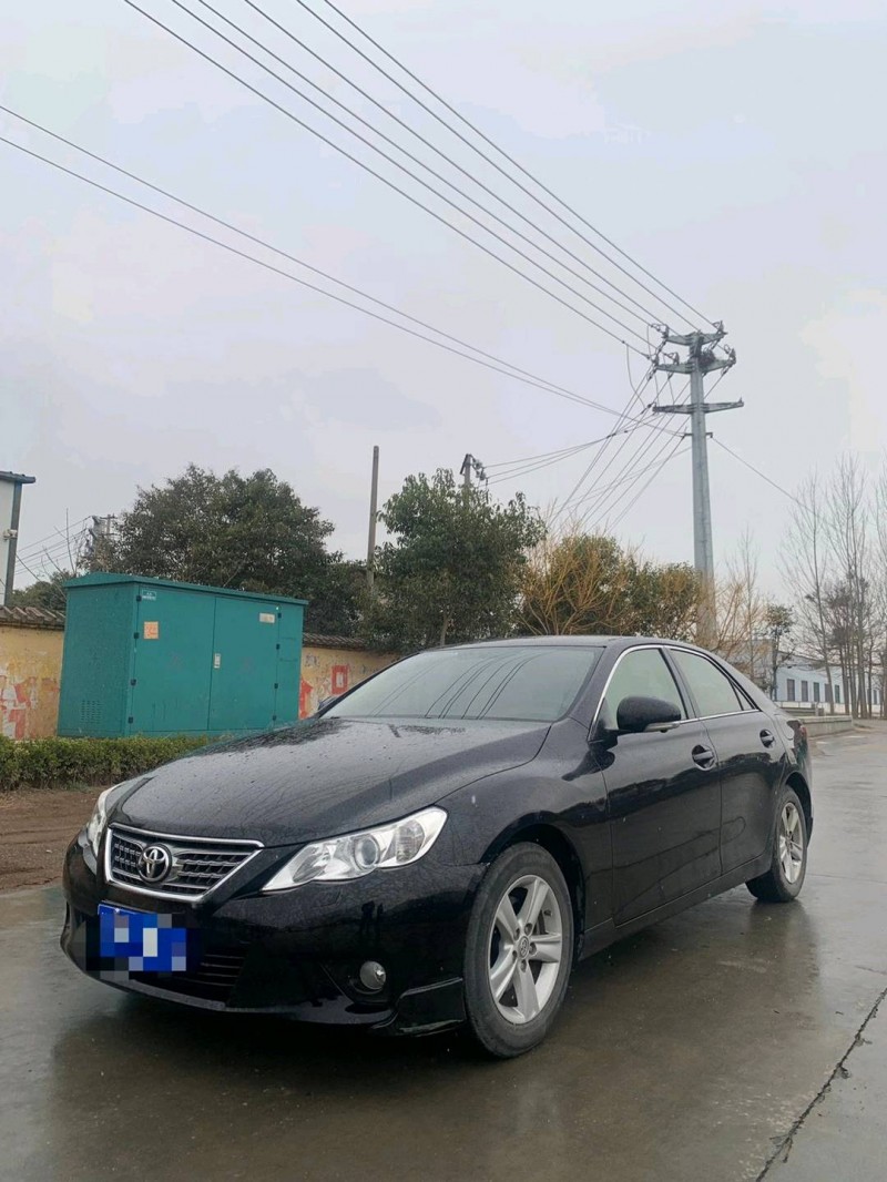 北京12年丰田锐志8