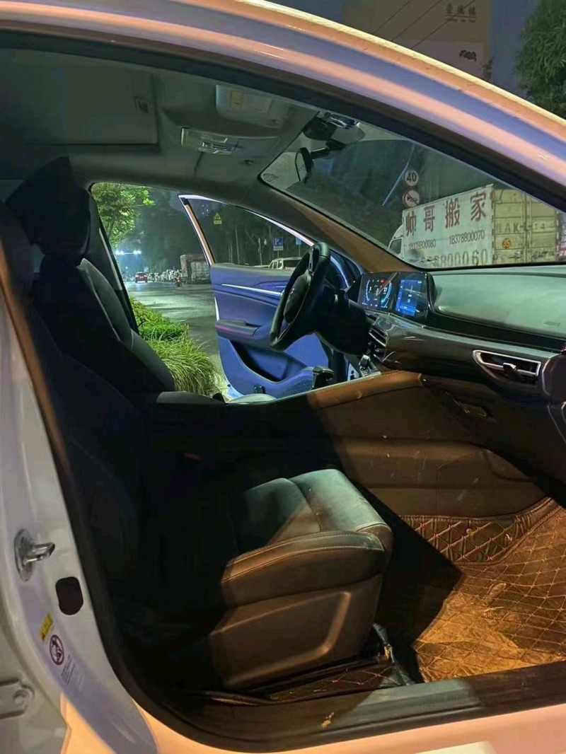 青島20年長安汽車逸動4