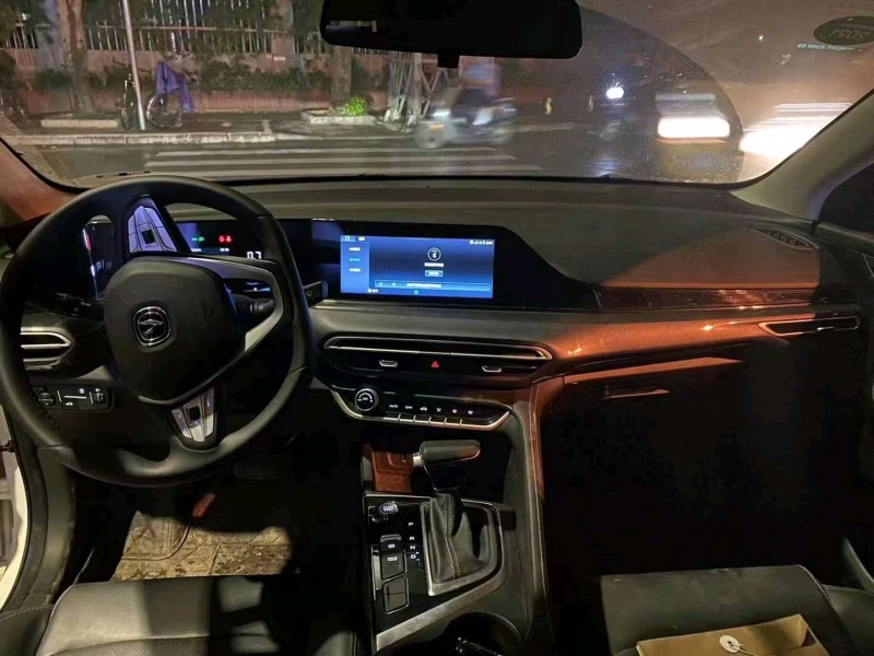 青島20年長安汽車逸動6