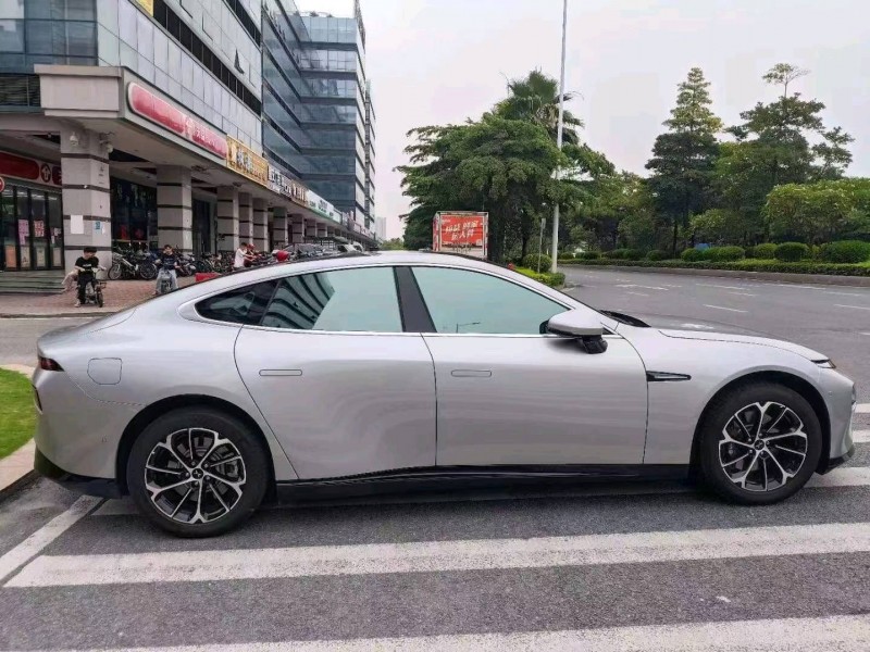 青島20年小鵬汽車p73