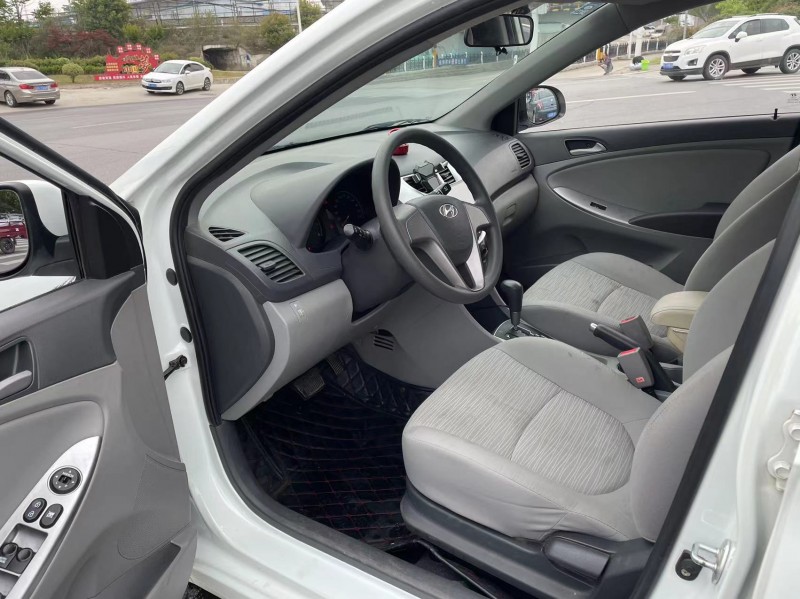 北京18年现代瑞纳5