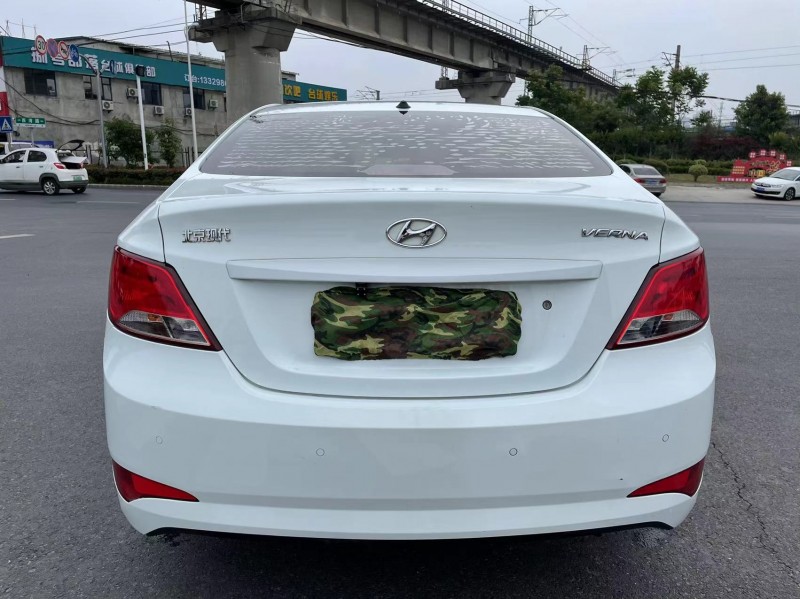 北京18年现代瑞纳4