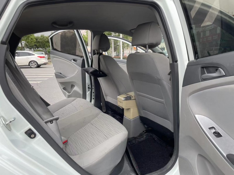 北京18年现代瑞纳9