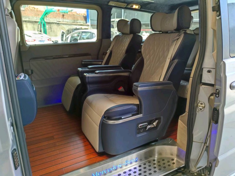 北京16年奔驰唯雅诺4