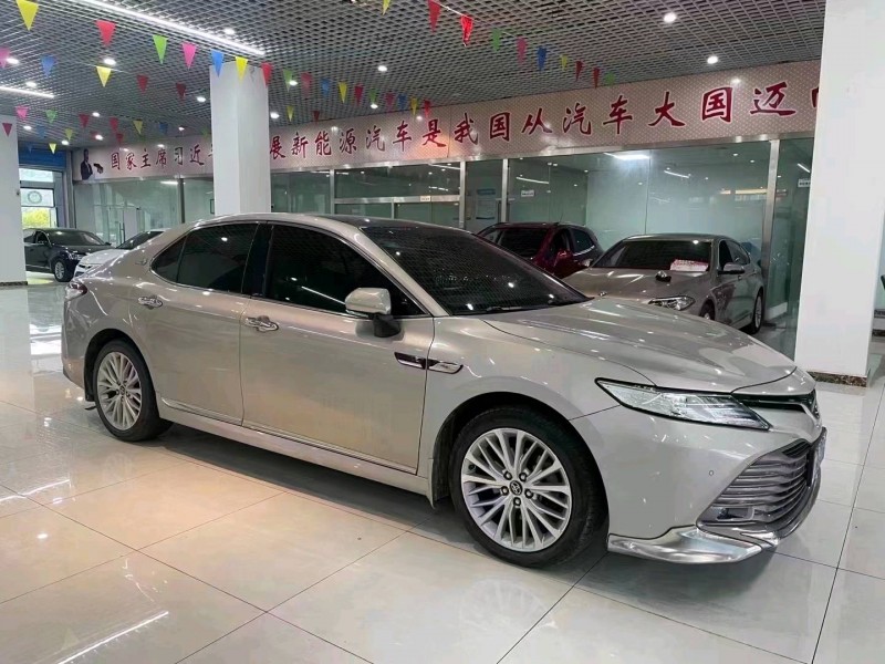 北京19年丰田凯美瑞8