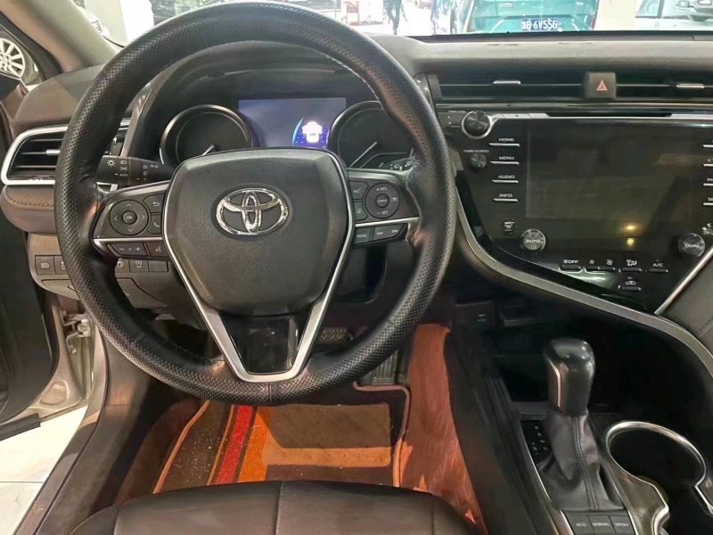 北京19年丰田凯美瑞6