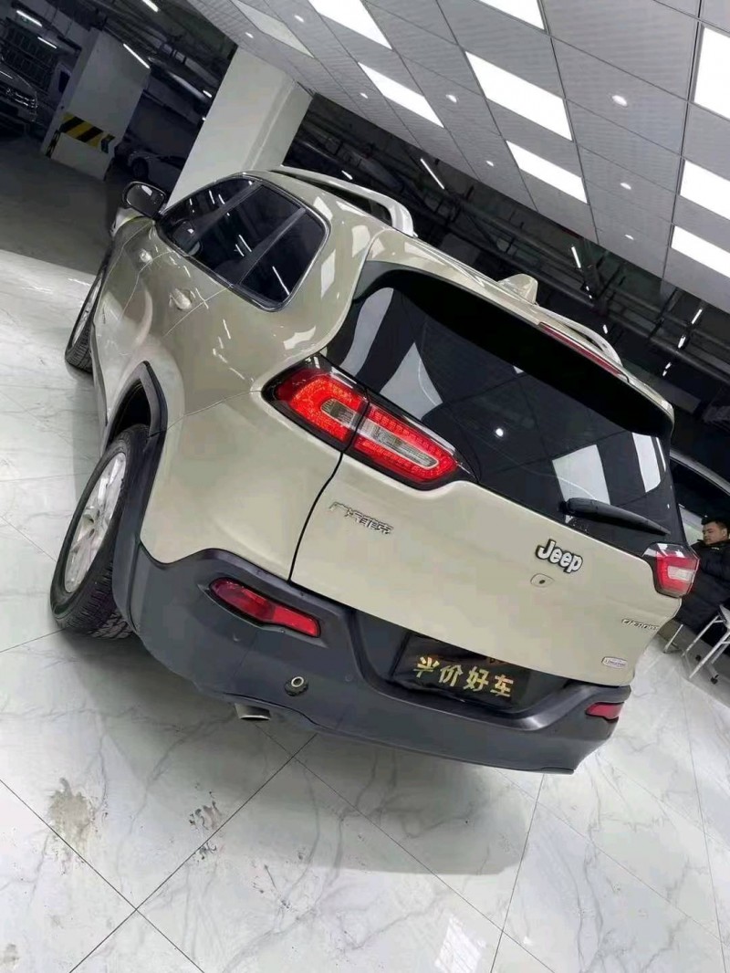 成都16年Jeep自由光3