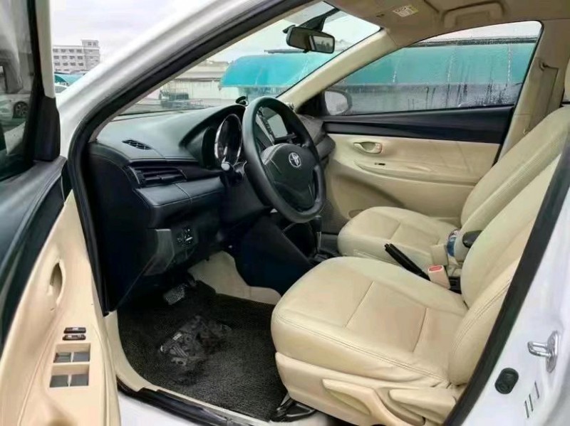 銅仁21年豐田YARiS L 致享7