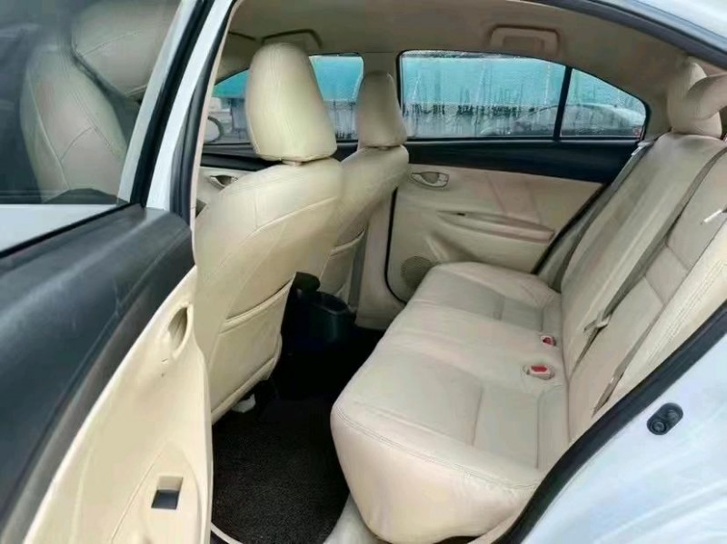 銅仁21年豐田YARiS L 致享8