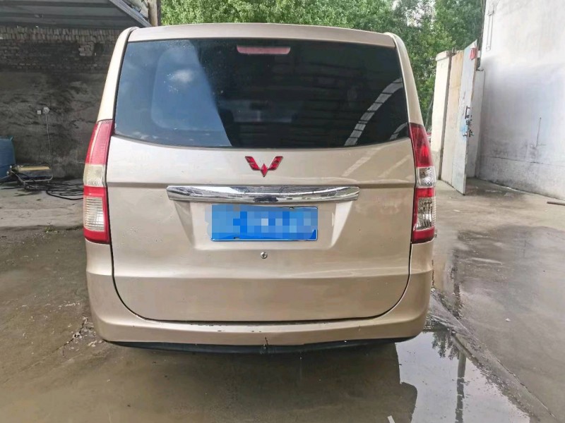保定14年五菱汽車宏光8