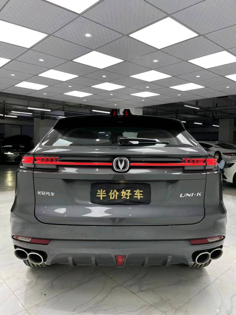 成都21年長安汽車UNI-K6