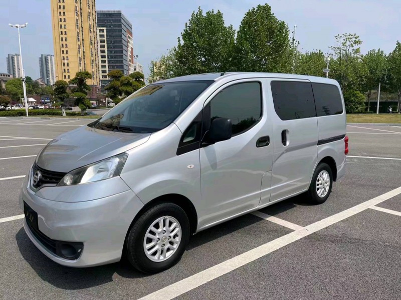 宜昌13年日產NV2002