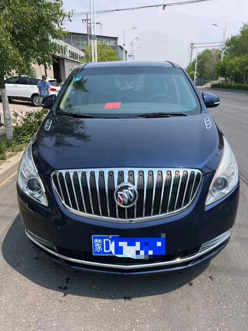 包頭11年別克GL81