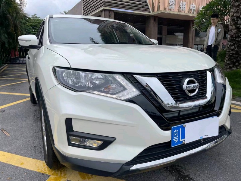 佛山20年日產奇駿4