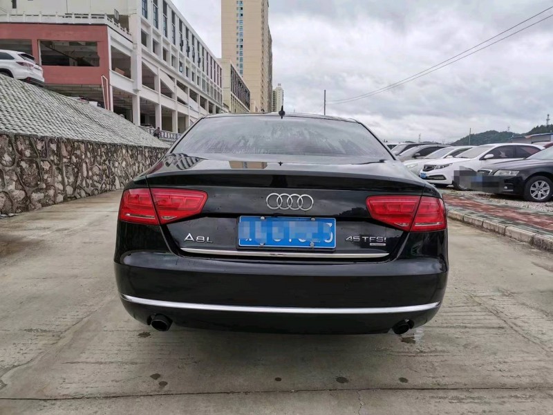 銅仁14年奧迪A8L3