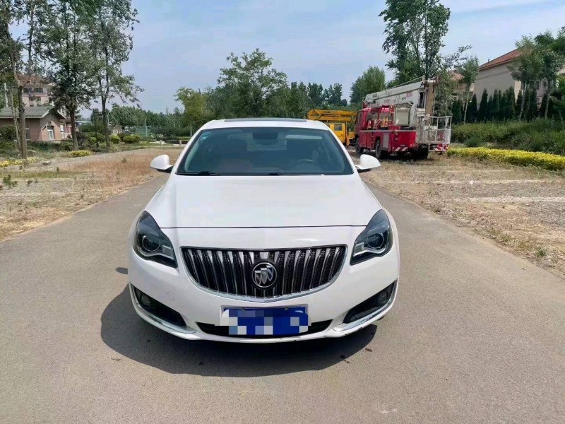 青岛15年别克君威1