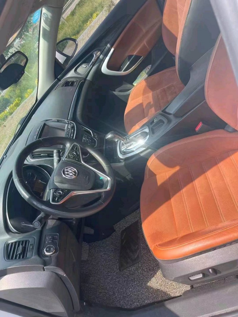 青岛15年别克君威4