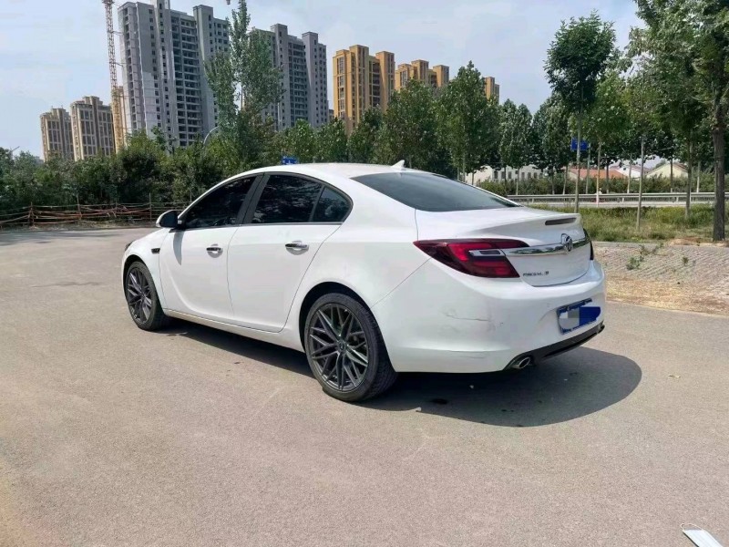 青岛15年别克君威8