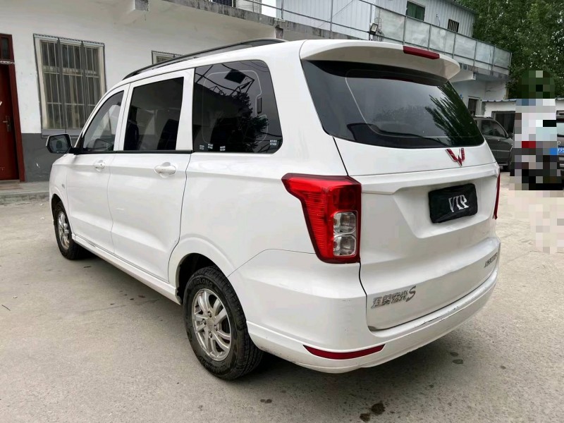 濟寧19年五菱汽車宏光8