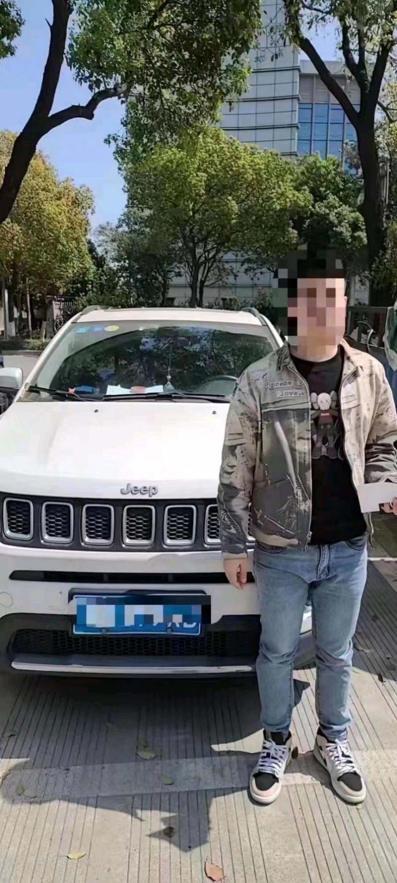 紹興17年Jeep指南者1