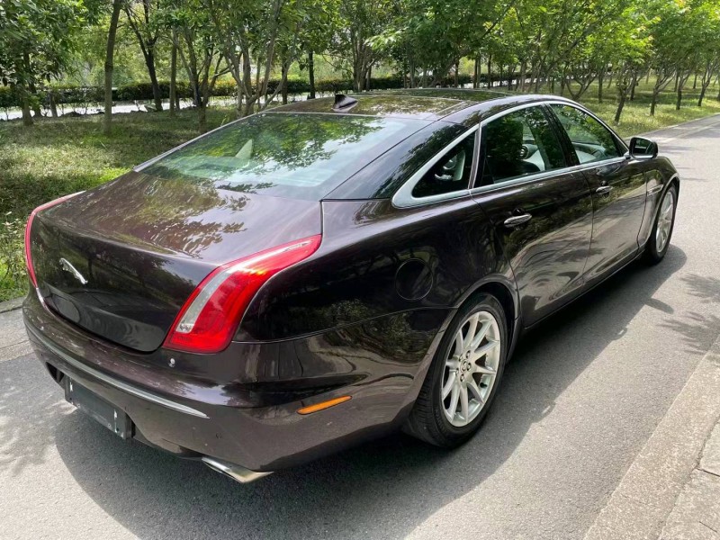 紹興13年捷豹XJ4