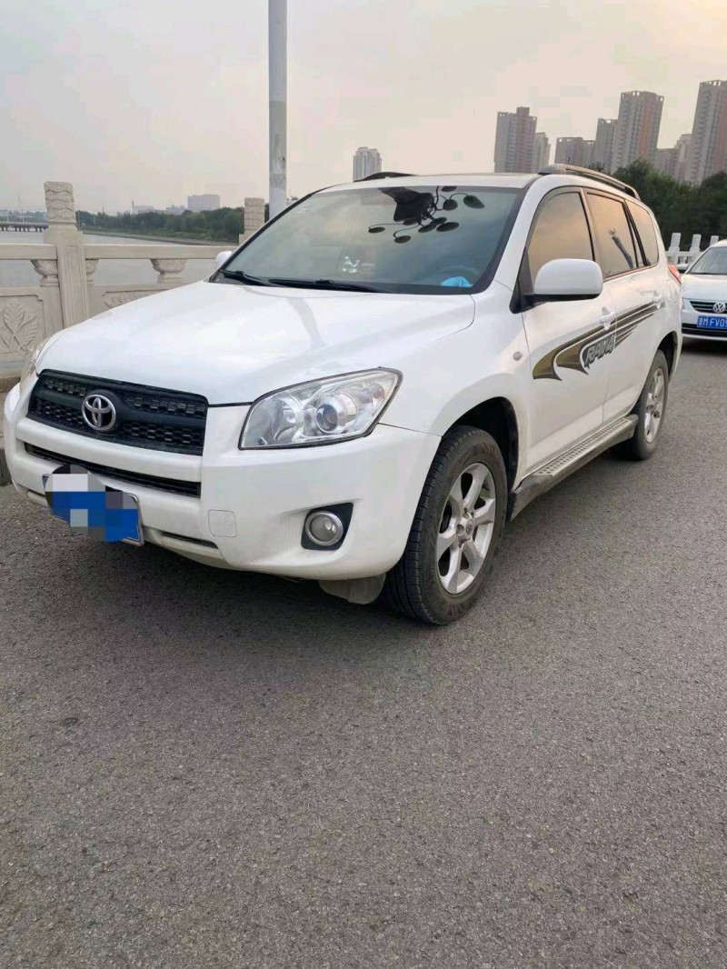 唐山11年豐田RAV47