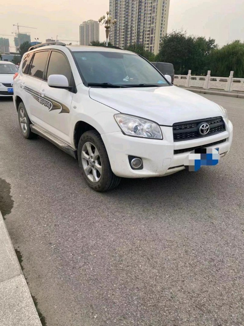 唐山11年豐田RAV46