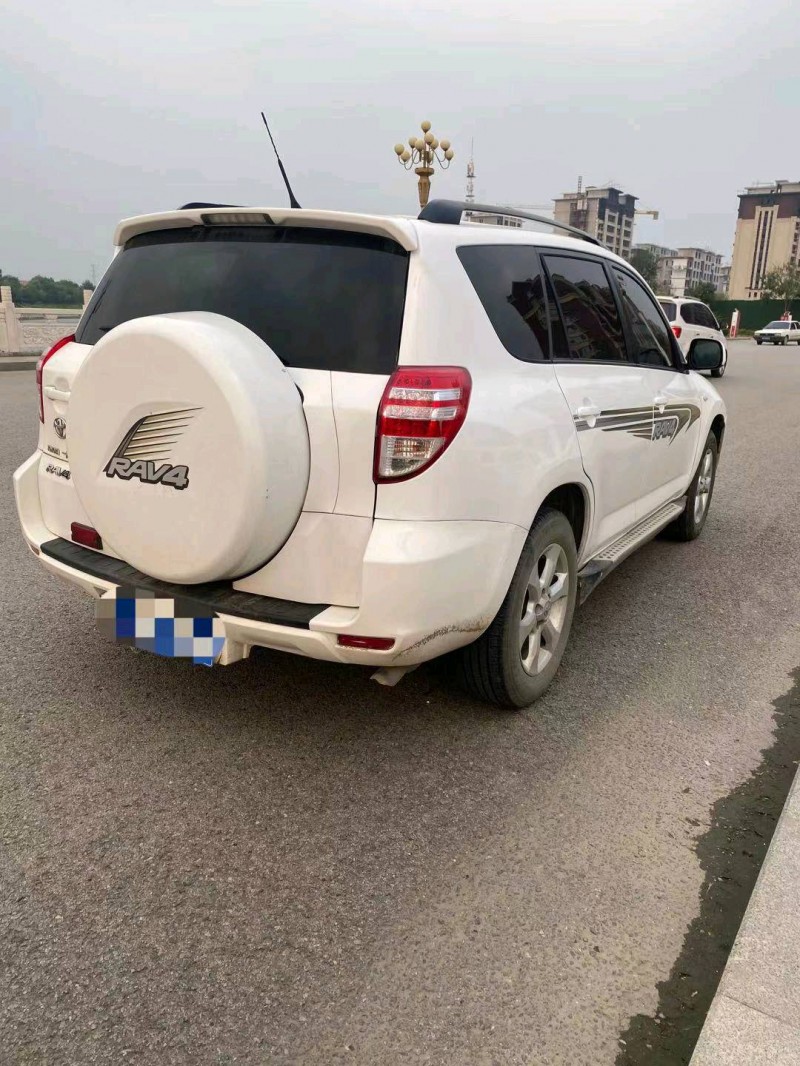 唐山11年豐田RAV43
